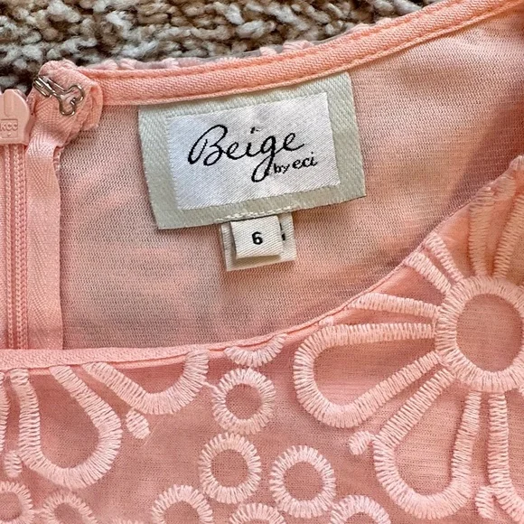 Beige by eci, Peachy/Pink Floral Lace Overlay Sheath Dress, Size 6 - Picture 9 of 10